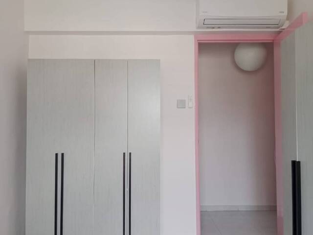 Near Sembawang MRT, Newly Renovated house, Common room share with 1 Female tenant