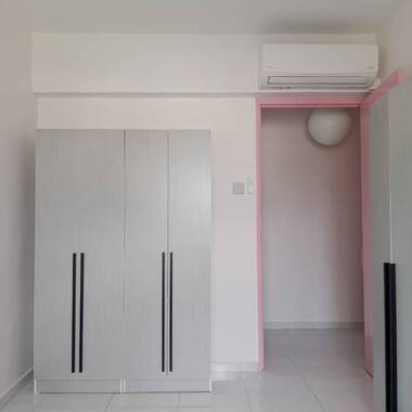 Near Sembawang MRT, Newly Renovated house, Common room share with 1 Female tenant