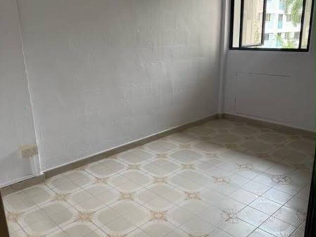 Master room at 144 Bukit Batok west avenue 6 for rent! Wifi available!