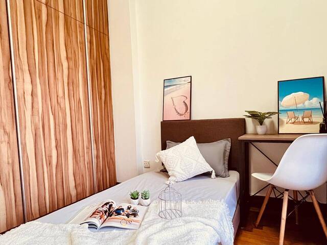 Eastpoint Green Condo Premium Common Room With Balcony For Rent (Simei MRT - EWL/Green Line)