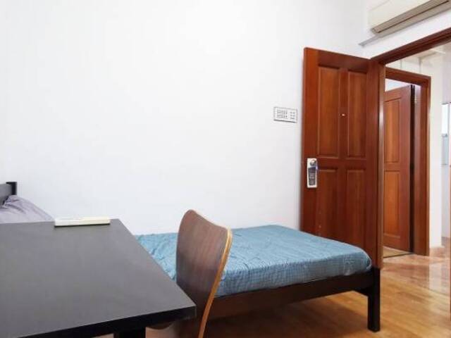 Room for Rent – Available @ Changi Court Blk 708 #02-03