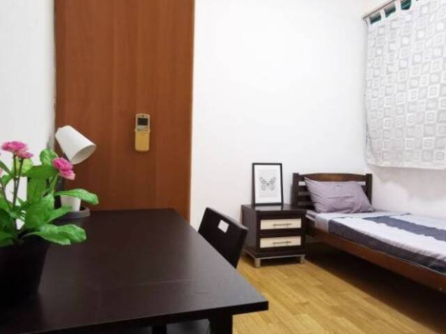 Room for Rent – CR5 @ Changi Court Blk 708 #02-03