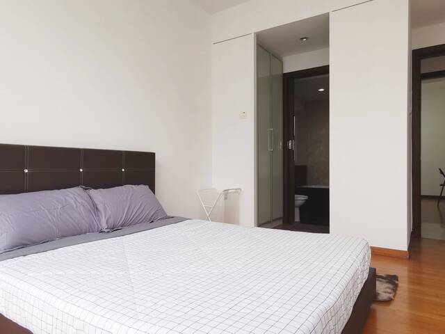 Master Bedroom (MBR5) for Rent at Grandeur 8, Ang Mo Kio!