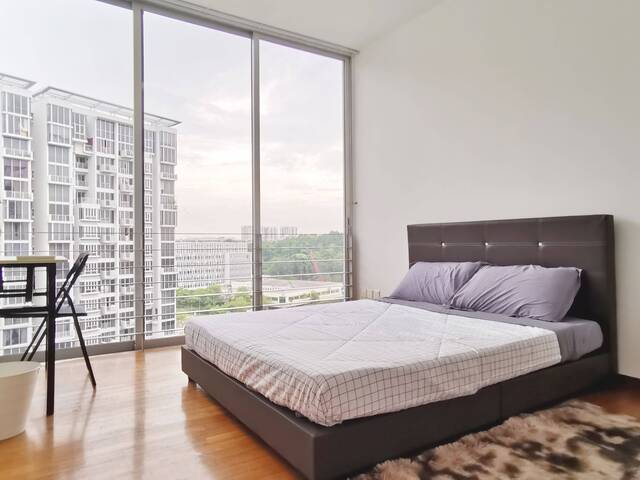 Master Bedroom (MBR5) for Rent at Grandeur 8, Ang Mo Kio!