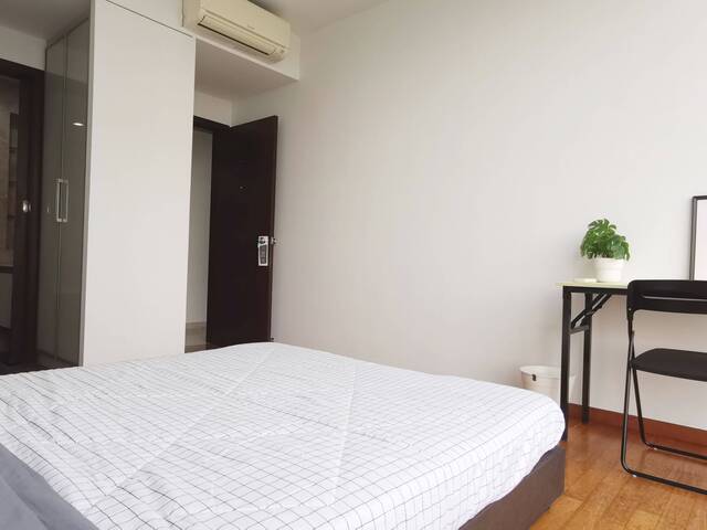 Master Bedroom (MBR5) for Rent at Grandeur 8, Ang Mo Kio!