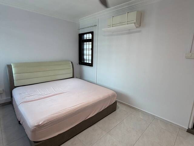 Rare Renovated HDB - High Floor 3min walk to Pioneer MRT