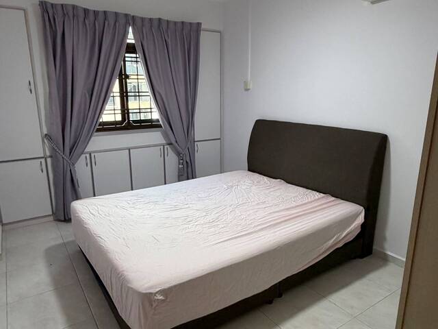 Rare Renovated HDB - High Floor 3min walk to Pioneer MRT