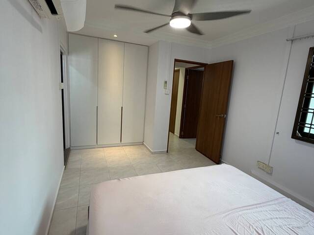 Rare Renovated HDB - High Floor 3min walk to Pioneer MRT