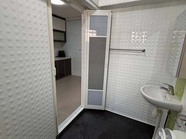 Rare Renovated HDB - High Floor 3min walk to Pioneer MRT