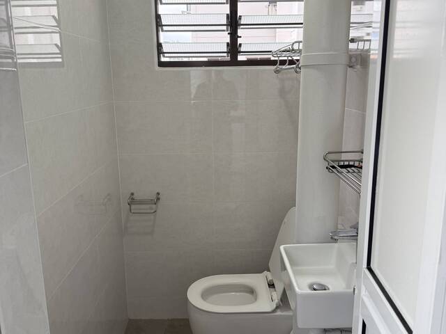 Common Room for Rent – 6 Minutes’ Walk to Khatib MRT (HDB)
