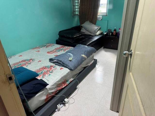 Master room available at Ang Mo Kio Ave 3