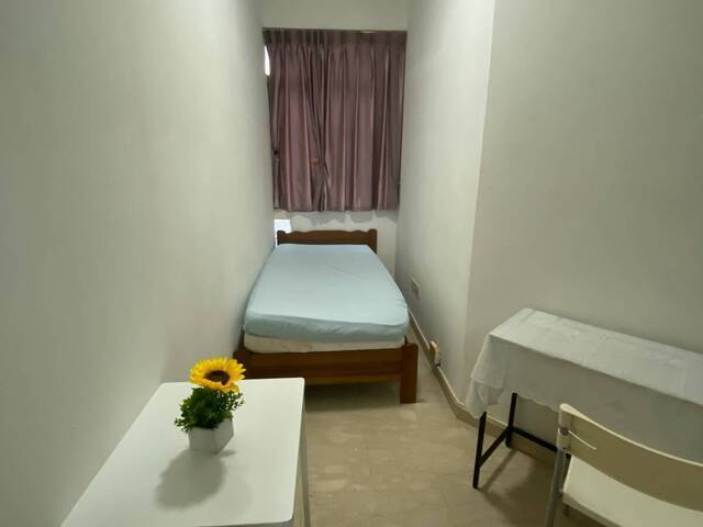 Room for rent / Orchard, Stevens / Common room / 1pax stay / Available immediate