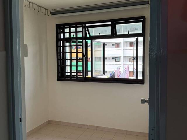 Room for rent - Ladies only