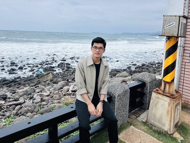 Thiha is looking for a room in Hougang