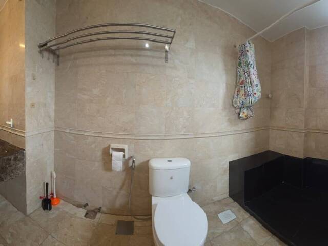 A Master Room at Parc Oasis Condo at Jurong East Ave 1, opp Chinese Garden MRT - NO Owner Stay