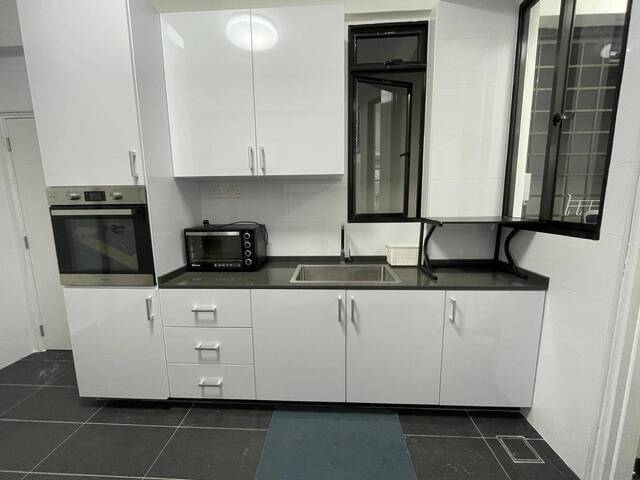Room for rent / TOA PAYOH, NOVENA MRT / Master room / 1pax stay / Available Immediately