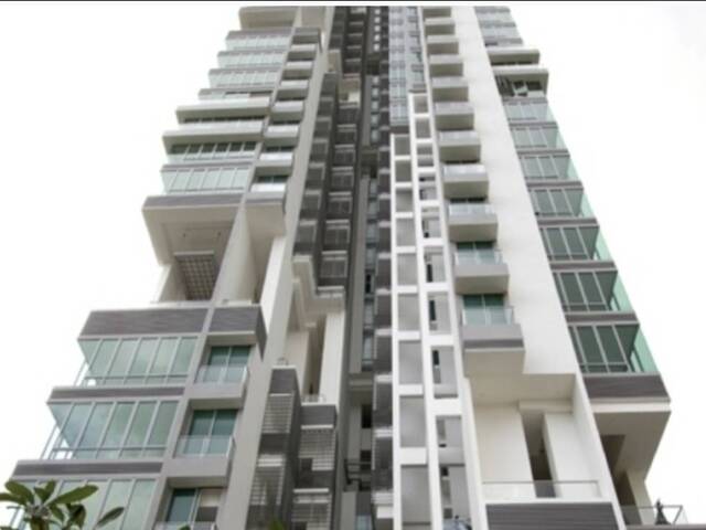 Junior Master room w attached bathroom, short term till Nov ok, Nr Mrt & Vivo