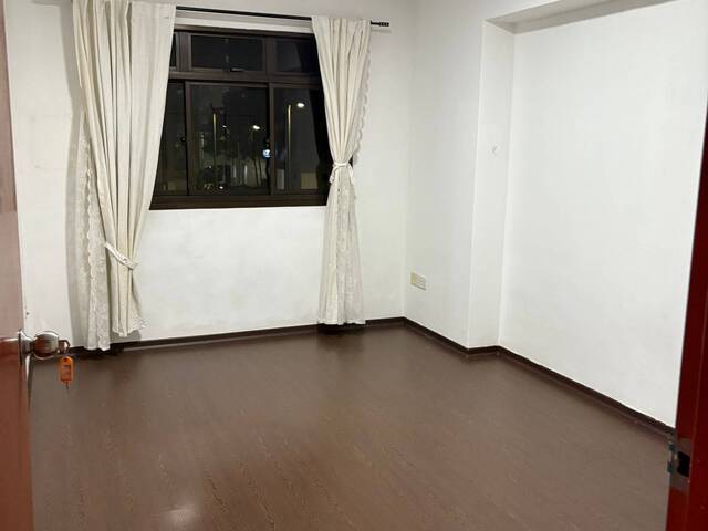 Jurong west common room for rent