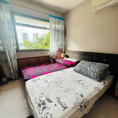City Centre Budget Rental - Share Common Room with AC for working Female