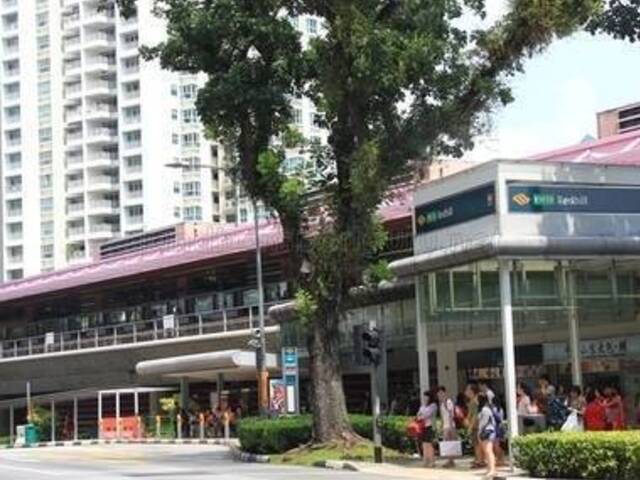 City Budget Rental near MRT , Shae Common Room with AC for Working Female