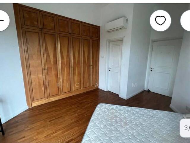 Master Room available from 1/08...