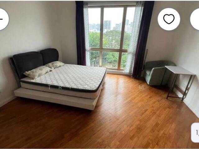 Master Room available from 1/08...