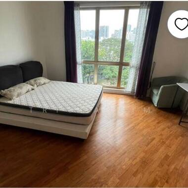 Master Room available from 1/08...