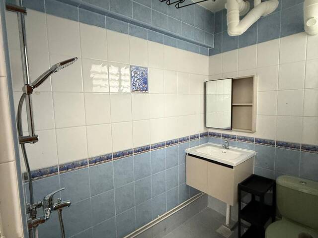 Female Bed Space in Master Room @ Bukit Batok For Rent ( Female Environment )