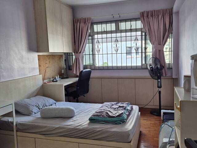 Tampines East Common Room available in Sept 5th onwards