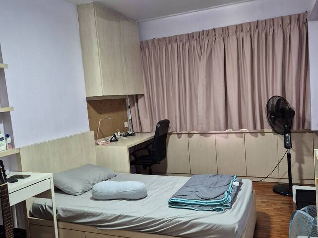 Tampines East Common Room available in Sept 5th onwards
