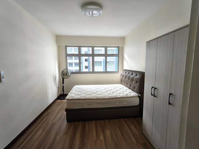 Master bed room for rent