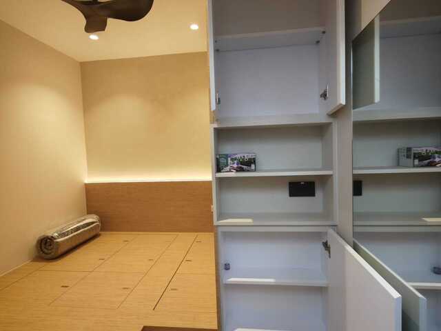 Re : Designer room for rent
