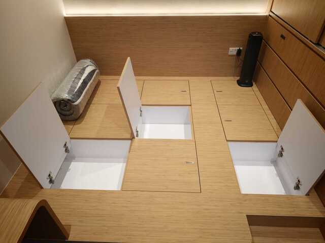 Re : Designer room for rent