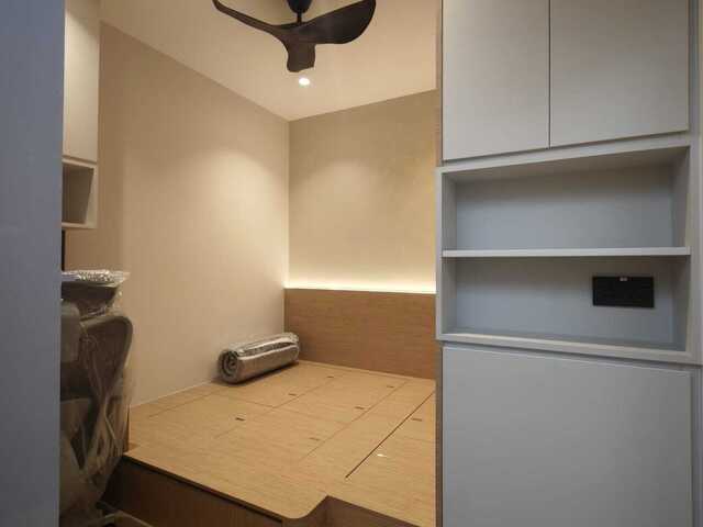 Re : Designer room for rent