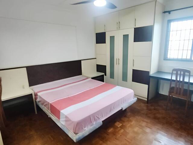 Room for rent / TIONG BAHRU / Master room / 1pax stay / Available 17 August