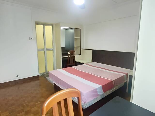 Room for rent / TIONG BAHRU / Master room / 1pax stay / Available 17 August