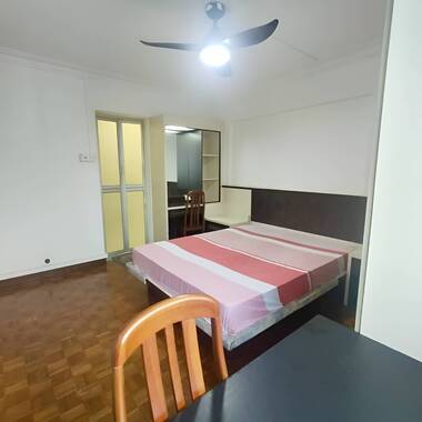 Room for rent / TIONG BAHRU / Master room / 1pax stay / Available 17 August