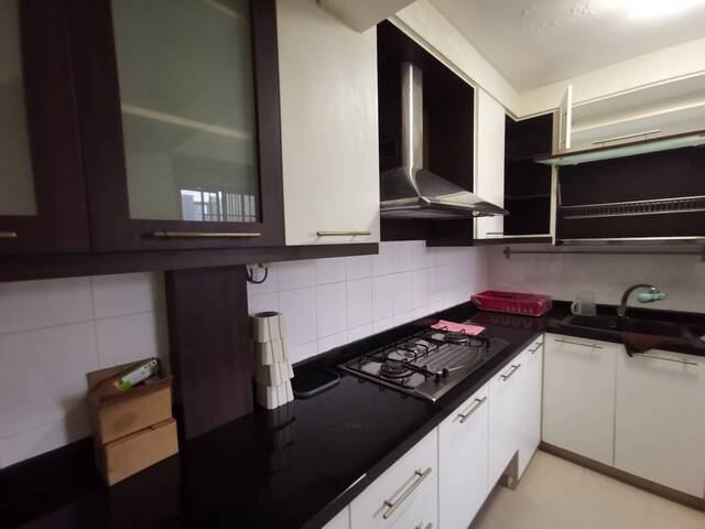 Room for rent / TIONG BAHRU / Master room / 1pax stay / Available 17 August