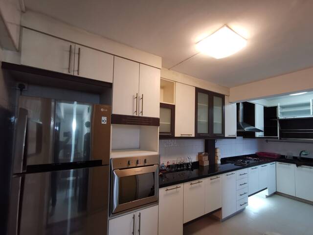 Room for rent / TIONG BAHRU / Master room / 1pax stay / Available 17 August