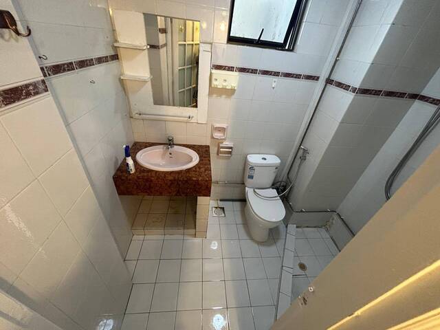 Room for rent / PAYA LEBAR / Master room / 1pax stay / Available 2 Aug