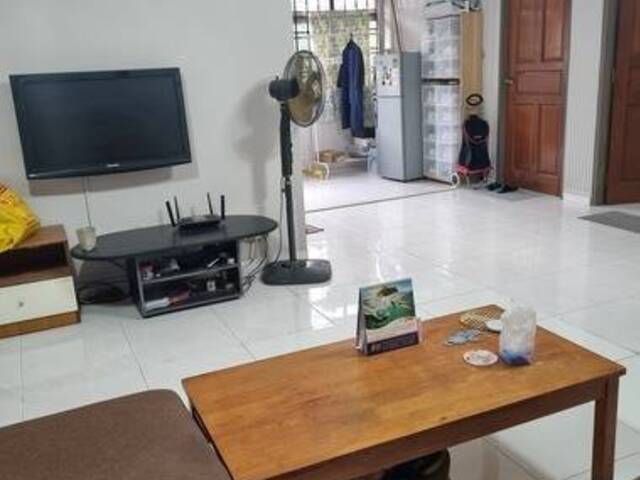 City Budget Rental Redhill MRT , NIce Aircon Room for Professional Female