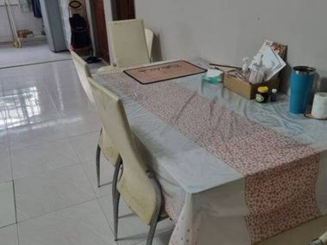 City Budget Rental Redhill MRT , NIce Aircon Room for Professional Female