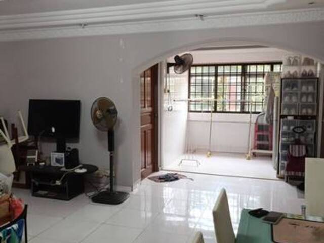 City Budget Rental Redhill MRT , Nice Share Aircon Room for Professional Female