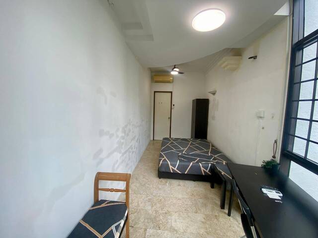 Room for rent / Jurong West / Common room / 1pax stay / Available Oct 2