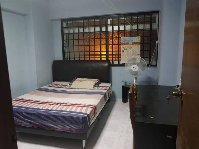 Common room at 490a tampines street 45 for rent! Aircon wifi!