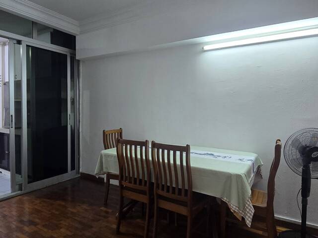 SUPER CHEAP! (2+1)3 Room– Blk830 Woodlands street 83 – Near MRT! Renovated / Full Furnish with AC!