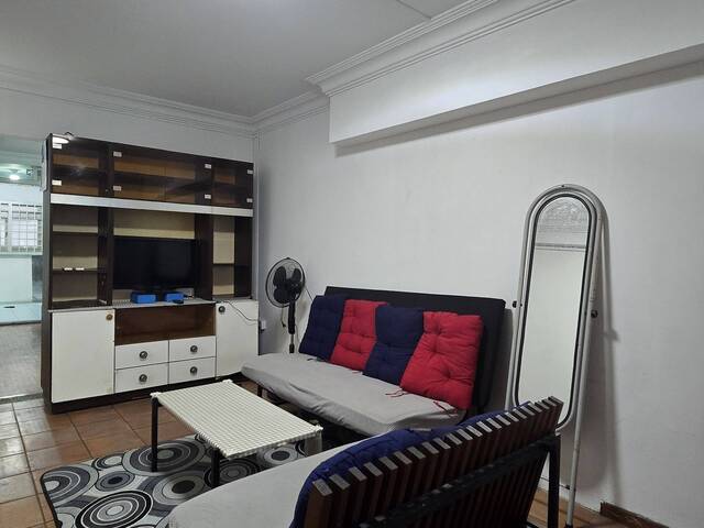 SUPER CHEAP! (2+1)3 Room– Blk830 Woodlands street 83 – Near MRT! Renovated / Full Furnish with AC!