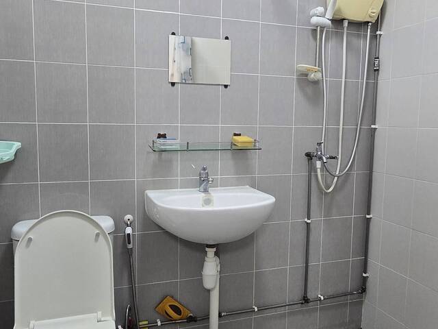 SUPER CHEAP! (2+1)3 Room– Blk830 Woodlands street 83 – Near MRT! Renovated / Full Furnish with AC!