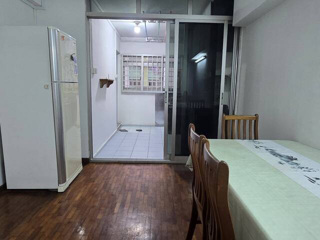 SUPER CHEAP! (2+1)3 Room– Blk830 Woodlands street 83 – Near MRT! Renovated / Full Furnish with AC!