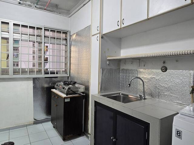 SUPER CHEAP! (2+1)3 Room– Blk830 Woodlands street 83 – Near MRT! Renovated / Full Furnish with AC!